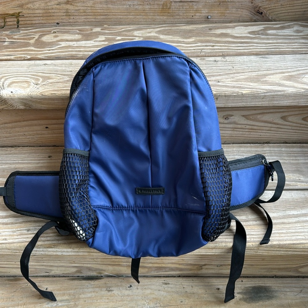 Small women’s Fabletics, navy backpack